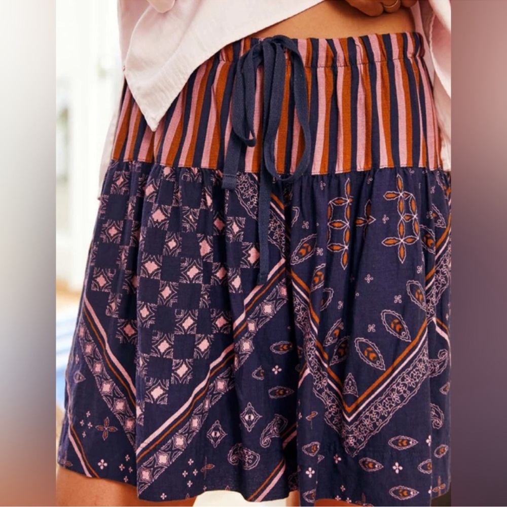 XIRENA Southern Blue Paisleyโ Print Saskia Drawstring Mini Skirt Size Small